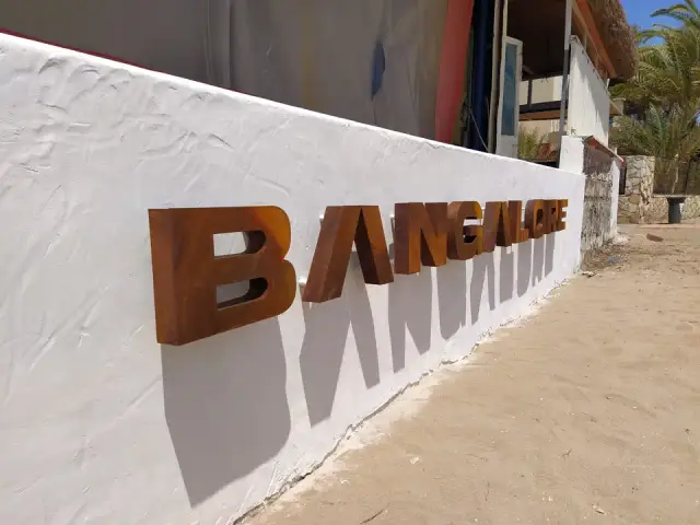 letras-corporeas-acero-corten-retroiluminadas