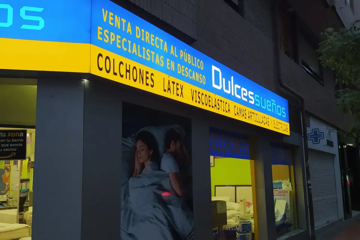 Cartel de comercio luminoso
