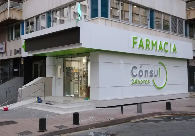 Fachadas de composite de farmacia en Murcia