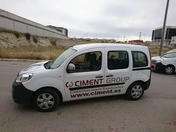Furgoneta rotulada de Ciment Group en Molina de Segura