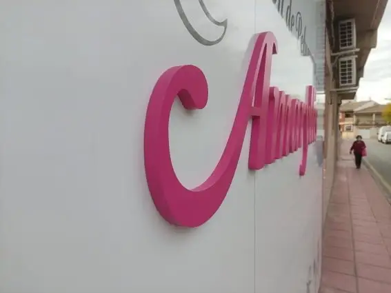 Letras recortadas rosas de Amaryllis en Molina de Segura
