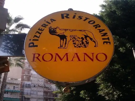 Banderola redonda de la pizzería Romano