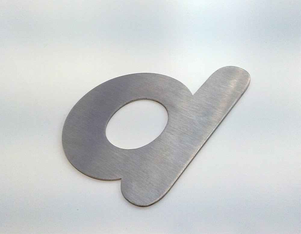 letra recortada aluminio cepillado