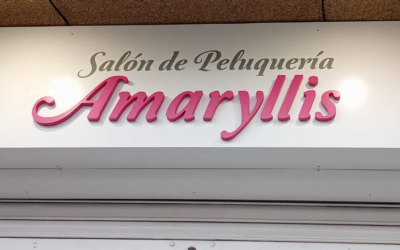 Letra recortada de PVC de 19 mm pintada en fucsia